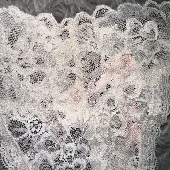 BUNDLE Victoria’s Secret thong bundle white lace and ruffles with mesh sz M - Picture 5 of 9